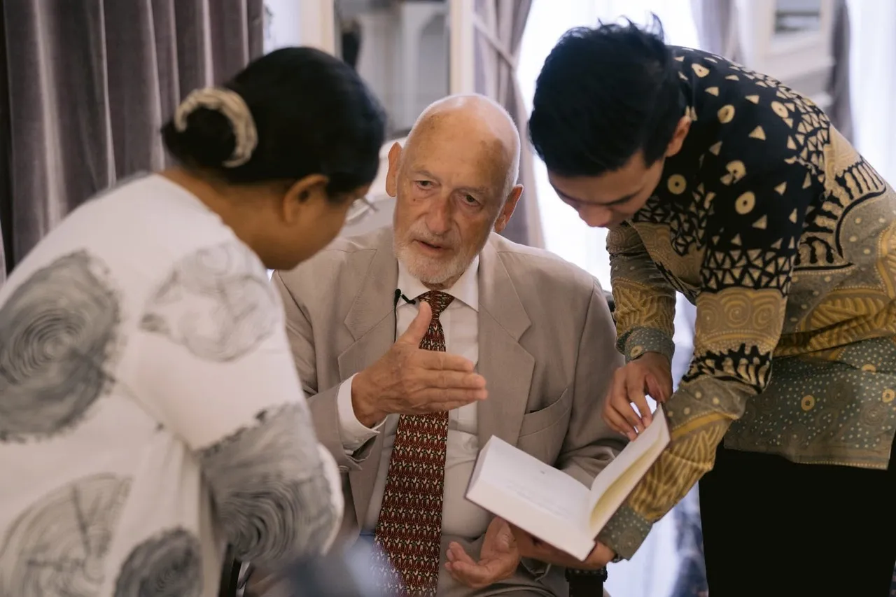 Professor Hans Daiber teaching at CASIS Kuala Lumpur, July 2023